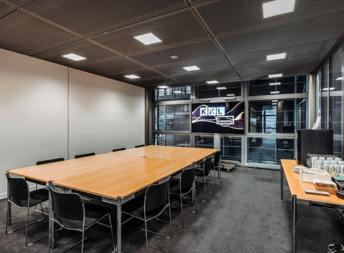 Business- und Medienraum 2 im KKL Luzern mit Blocktisch